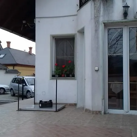 Iluska Vendeghaz Pensionat *